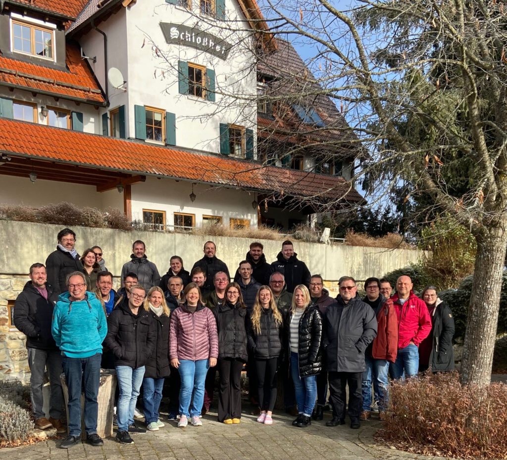 Szammkapelle vor dem Schlosshof
